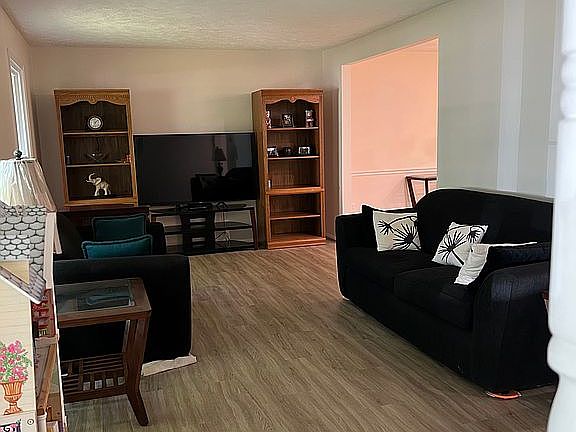 4th image of 7991 Aileen Dr