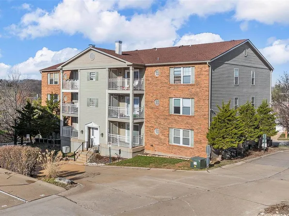 122 Samarra Estates Dr APT A, Fenton, MO 63026