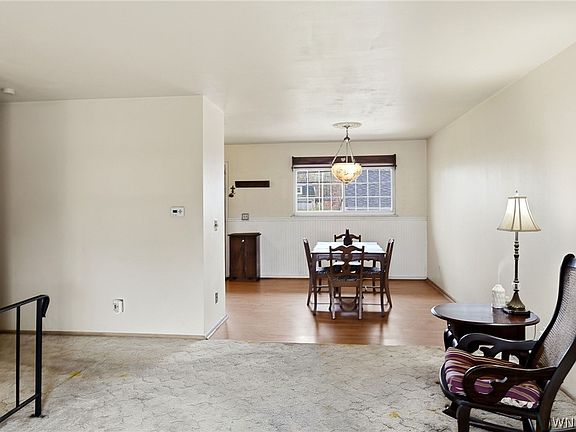 4th image of 197 Frederick Rd