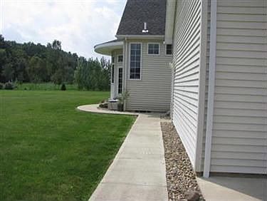 3rd image of 210 Longview Cir