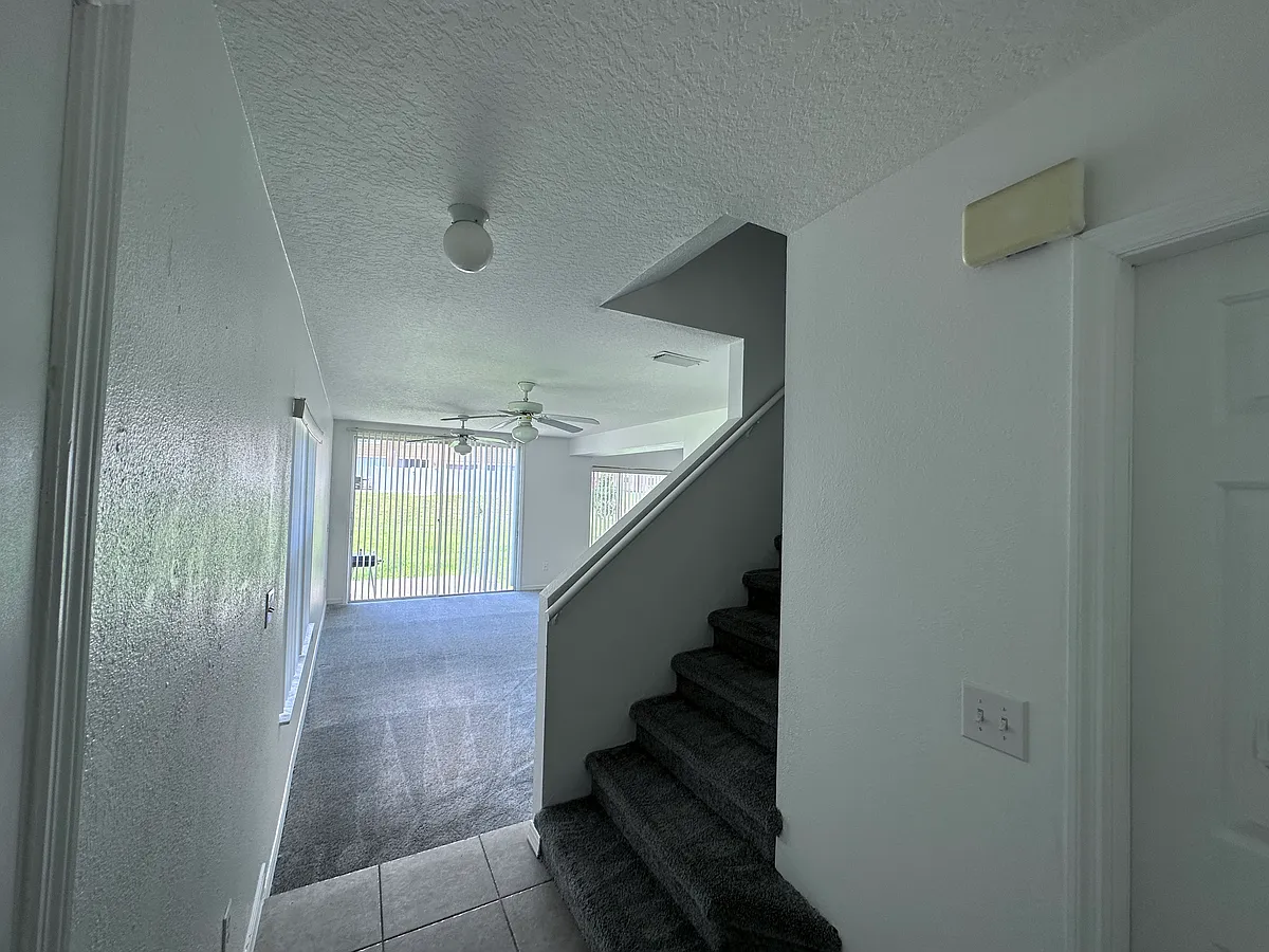 Building Photo - 307 Coconut Palm Way