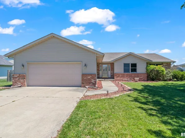 1204 Sugar Tree Ct, Chatham, IL 62629