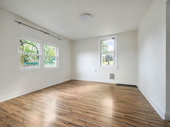 5th image of 3723 Botsford St