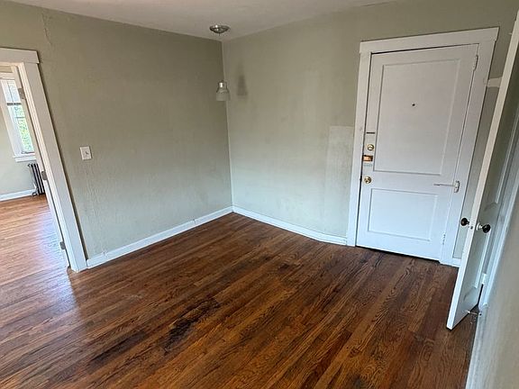 3rd image of 11 New St APT 5