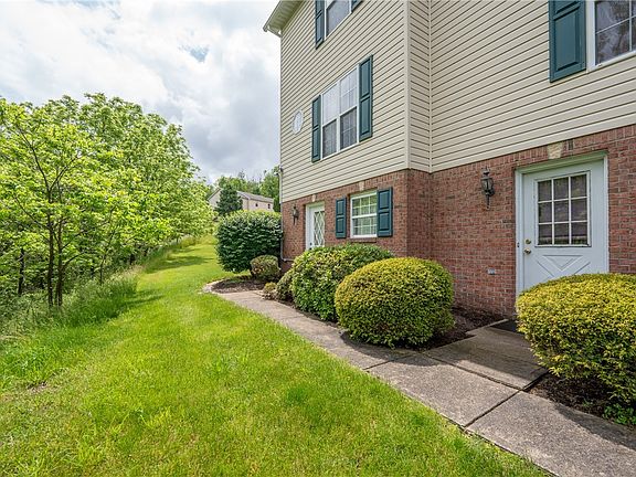 3rd image of 614 Topper Way