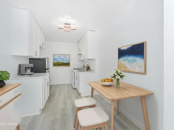 221 Mcdonald Avenue image 4 of 13