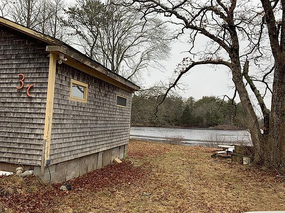 3rd image of 32 Deerfield Ln