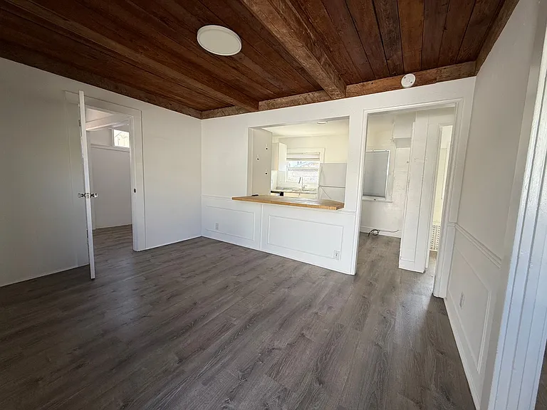 6028 Eleanor Ave #6028 — Photo 3