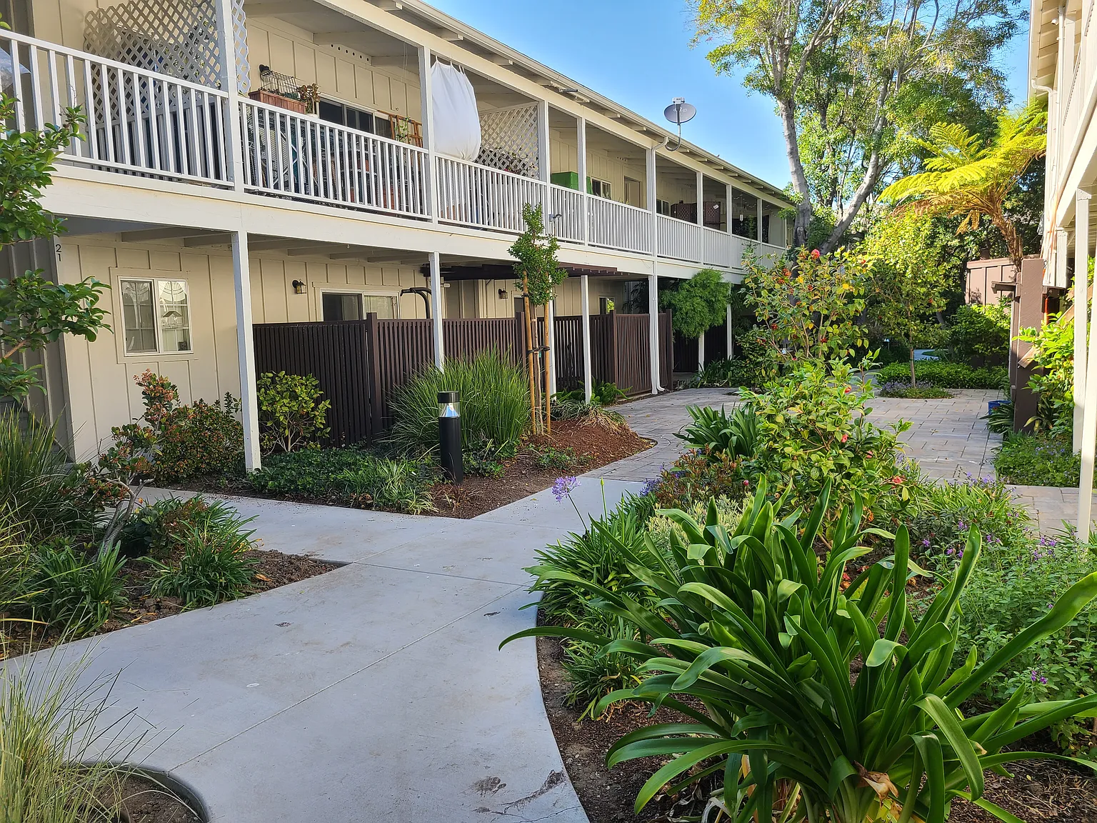 Casa Monterey Apartments — Photo 3