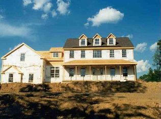 81 Charter Ridge Dr, Newtown, CT 06482