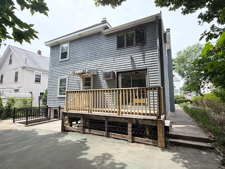 52 Linden St — Photo 3