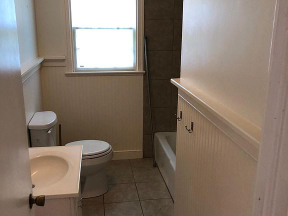 4th image of 106 Ellisville Dr #A