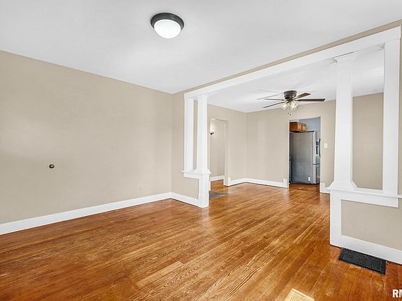 3rd image of 806 S 3rd St