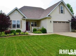 303 W Beacon Ct, Mount Vernon, IL 62864