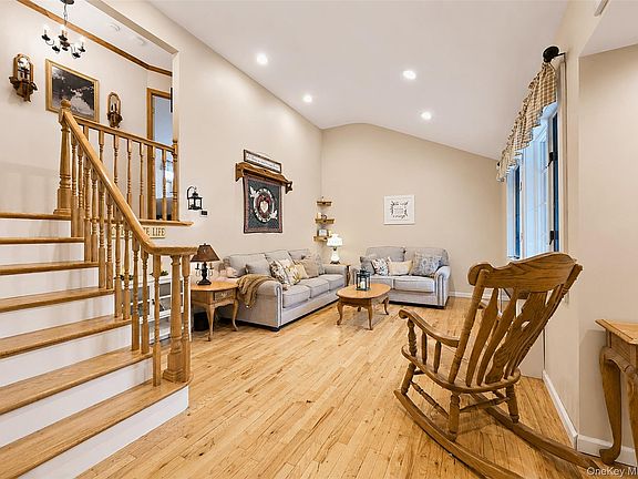 3rd image of 47 Newtown Avenue