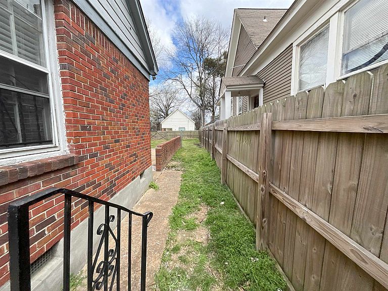 Listing photo 3