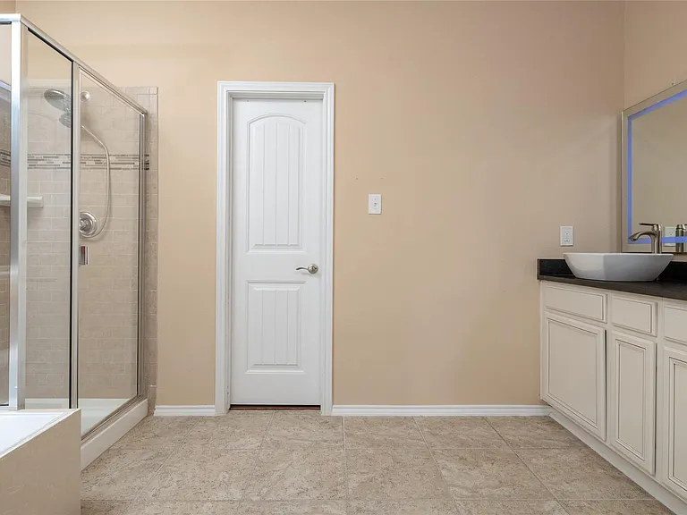 1009 Cheyenne Dr — Photo 3