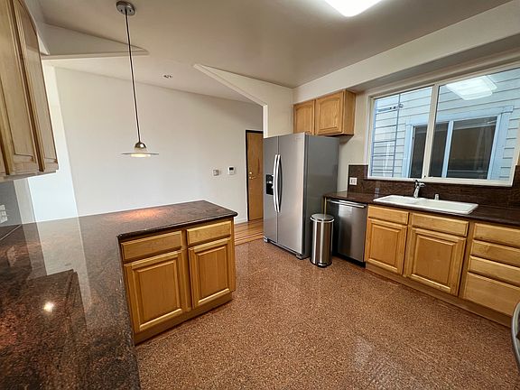 3rd image of 584 36th Ave #A