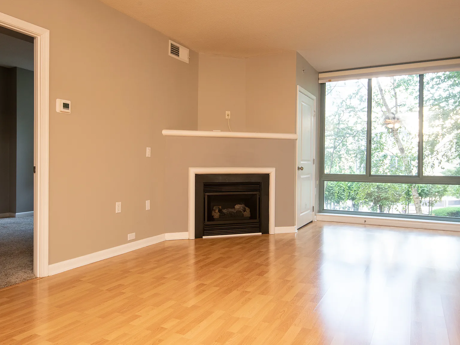1 bed, 752 sqft, $2,655 — Photo 3