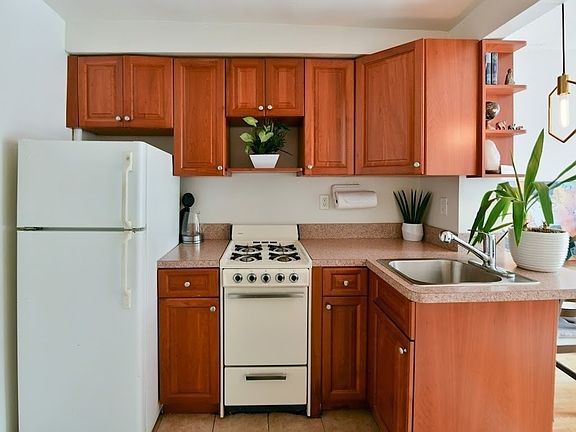 5th image of 248 W 21st St #5CC