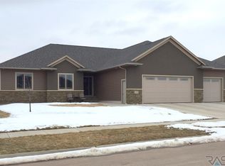 8713 E Fiddlewood Dr, Sioux Falls, SD 57110