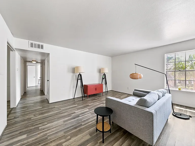 361 N Post Oak Ln #231 — Photo 5