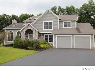 114 Meadow Creek Cir, Rochester, NY 14626