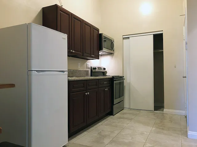 1030 E Green St #20 — Photo 6