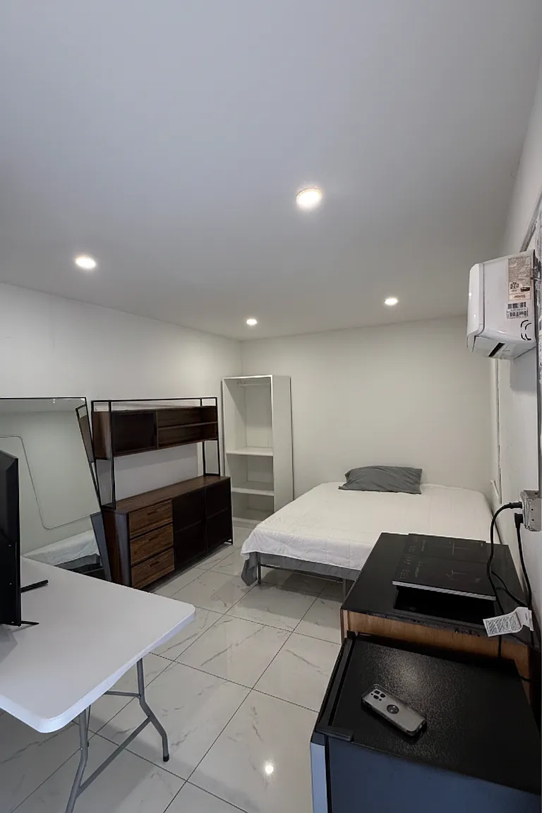 1 bed, 450 sqft, $1,200 — Photo 3