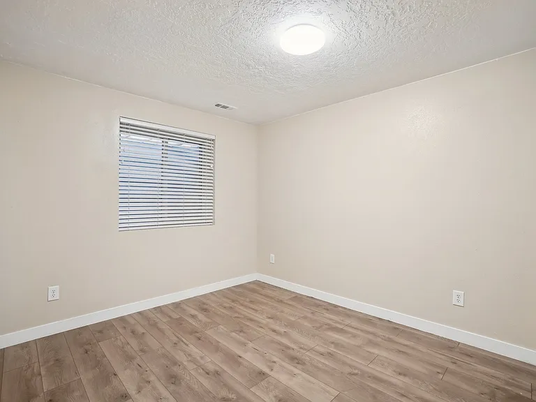 240 W 220th St S — Photo 37