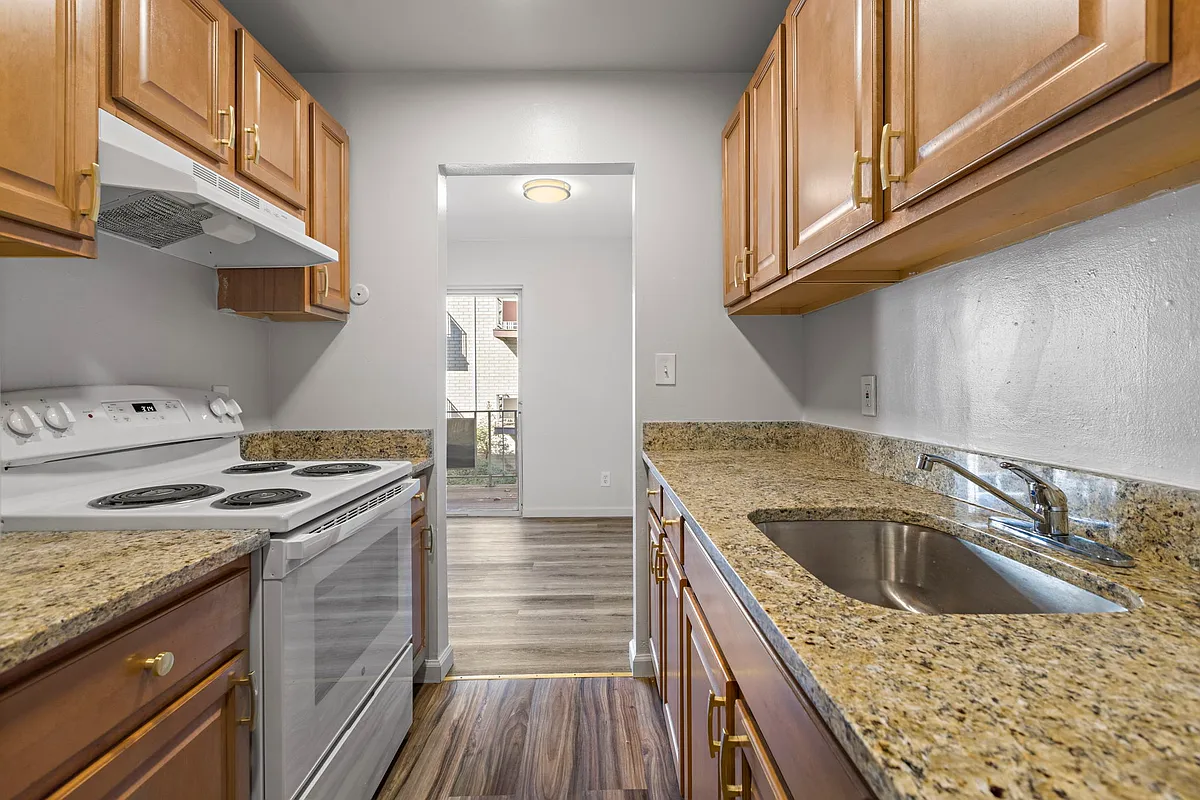 Kitchen - 221 Christie St #4