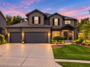 8810 W 165th Ter, Overland Park, KS 66085