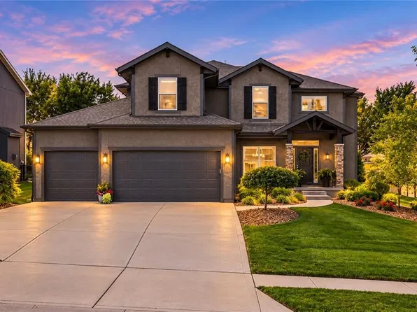 8810 W 165th Ter, Overland Park, KS 66085