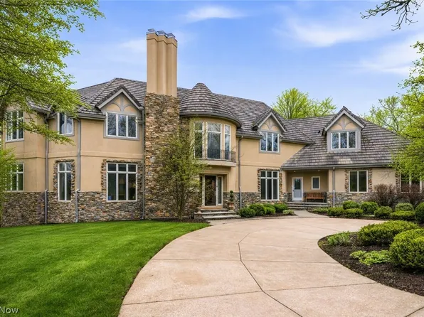 60 S Ln, Chagrin Falls, OH 44022