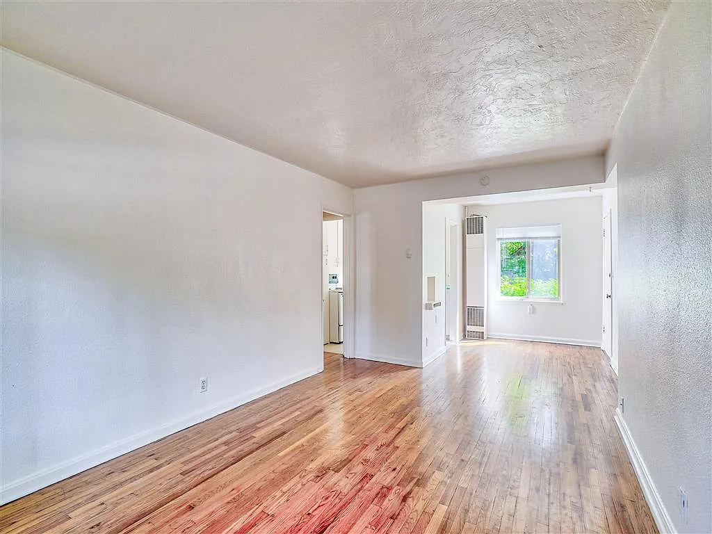 Powell Gardens Apartments — Photo 4