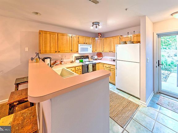 3rd image of 3700 Sanibel Cir Unit 3702