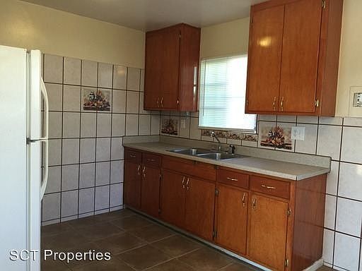 3rd image of 915 E 20th St