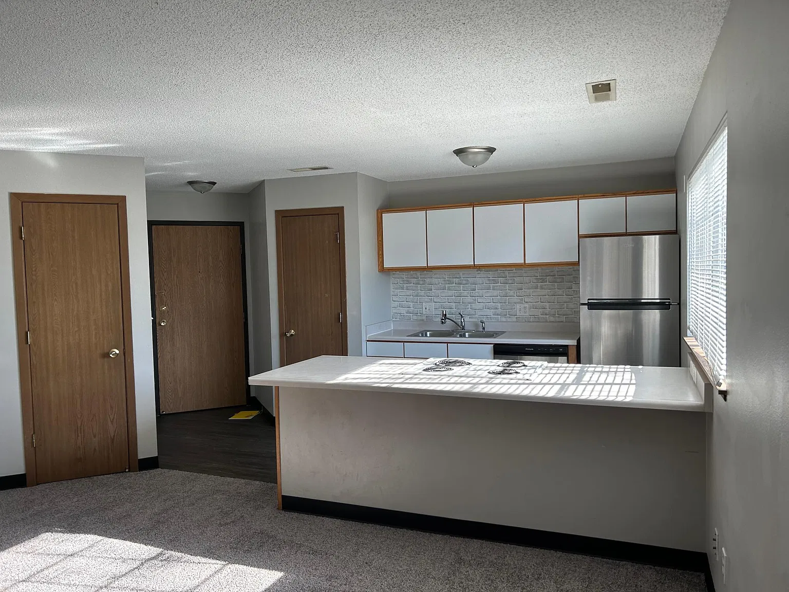 3 bed, 1100 sqft, $1,700 — Photo 2