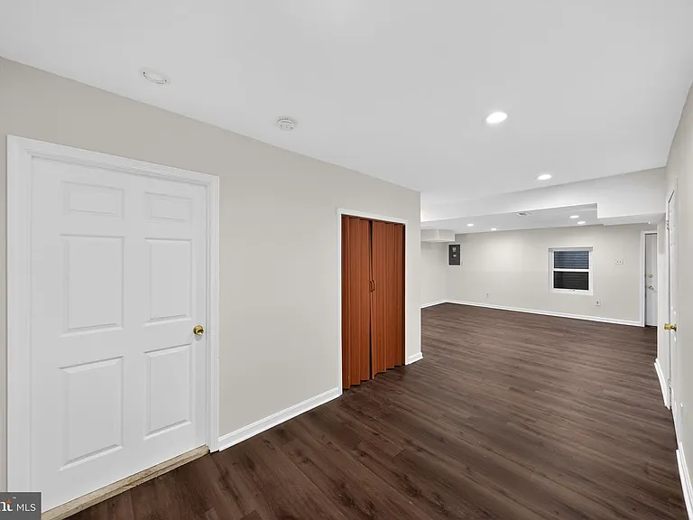 1015 Saint Michaels Dr — Photo 35