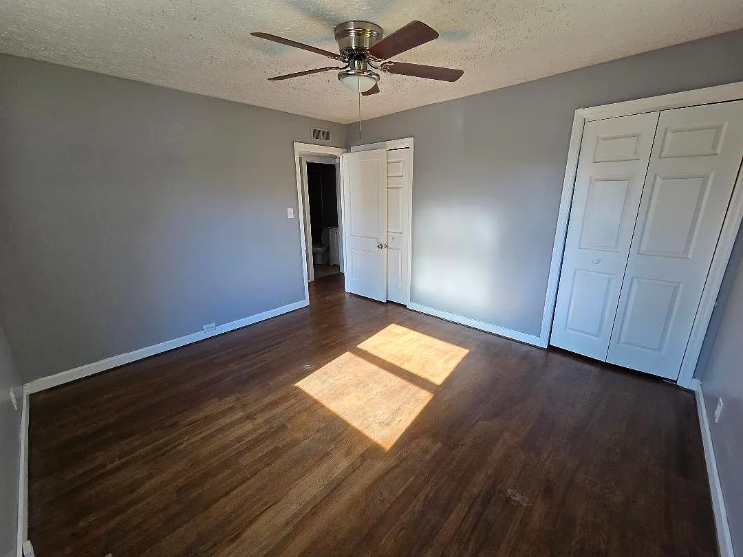 4 bed, 1309 sqft, $1,800 — Photo 2