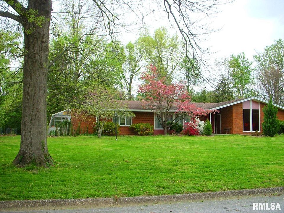 1st image of 14 Pinewood Dr