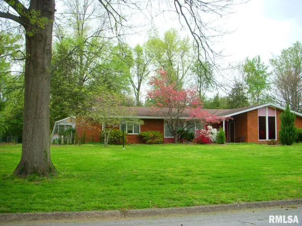 14 Pinewood Dr, Carbondale, IL 62901