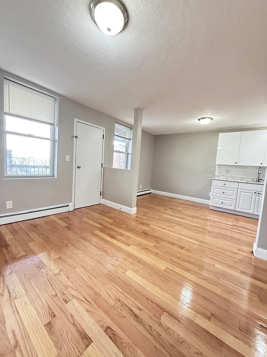 Building Photo - 67 Shawmut St #3