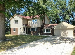 17348 Hilton St, Southfield, MI 48075