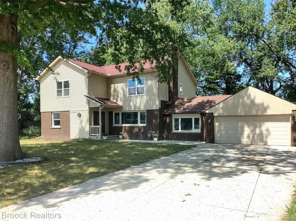 17348 Hilton St, Southfield, MI 48075