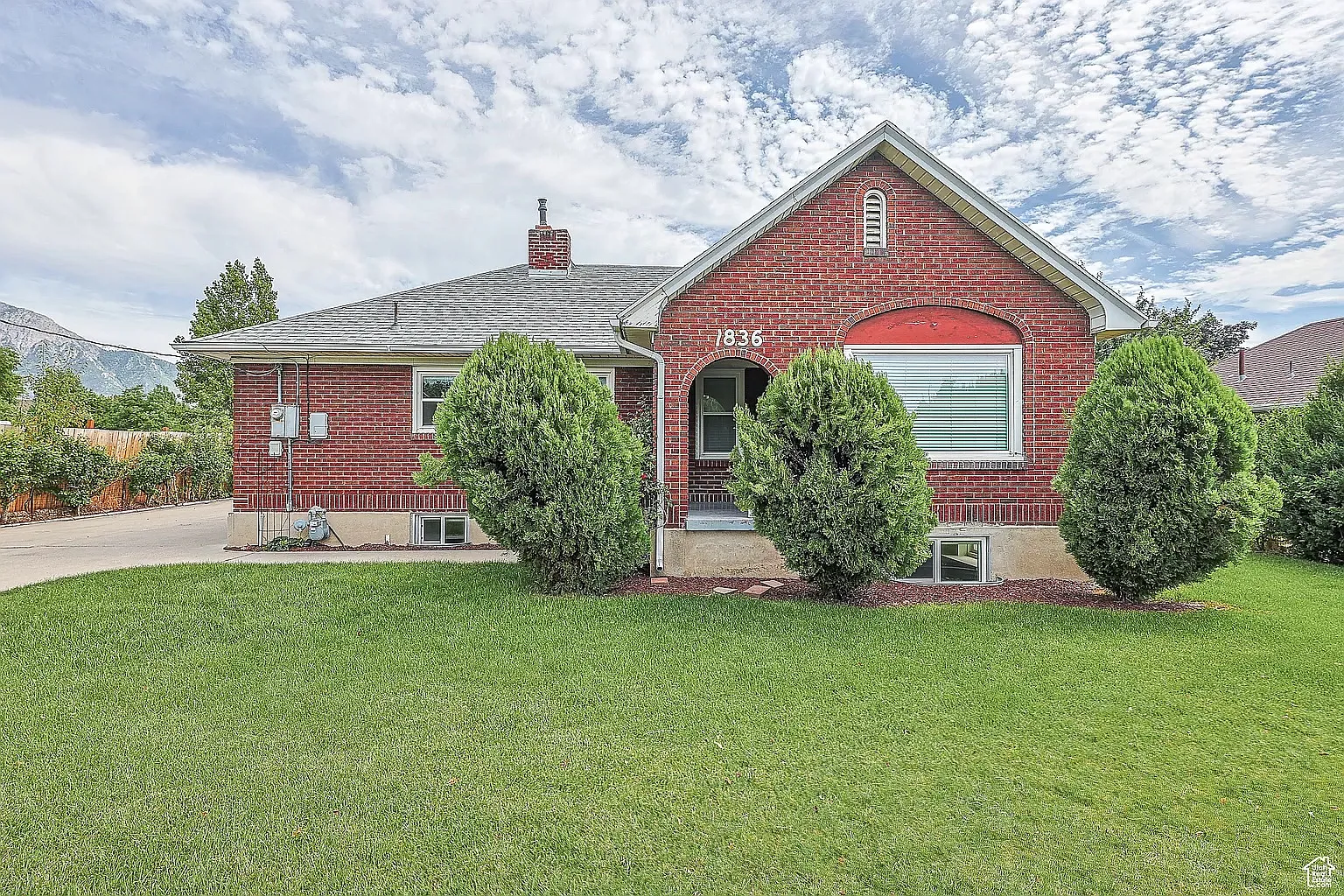 5 bed, 2016 sqft, $3,495 — Photo 1
