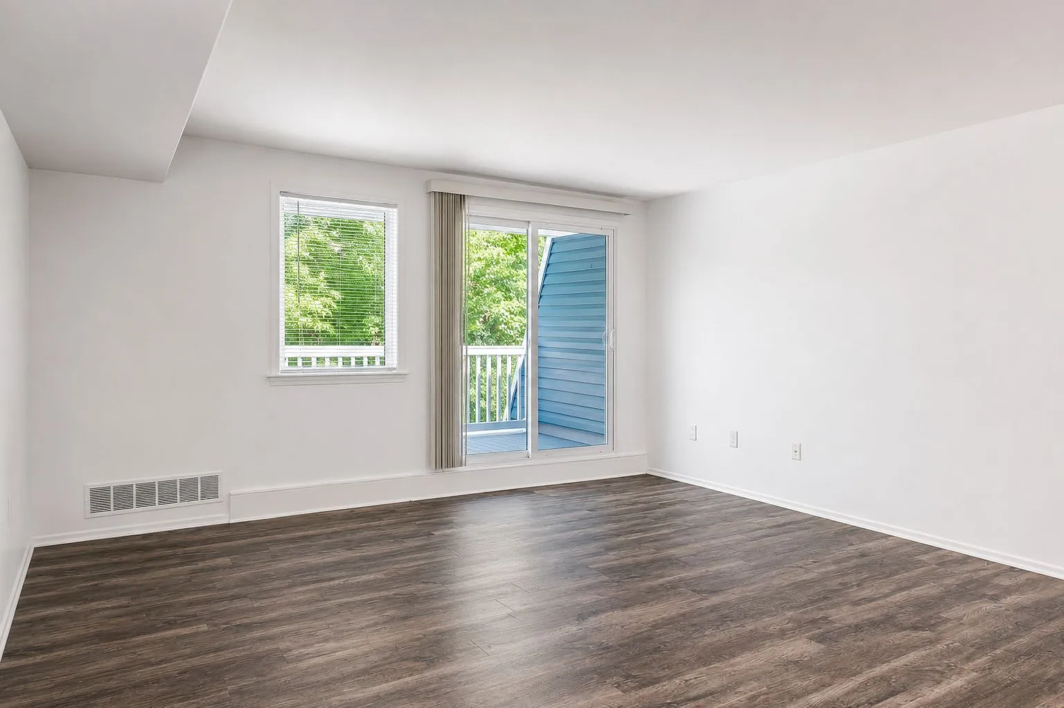 The Cascades Apartments and Townhomes — Photo 2