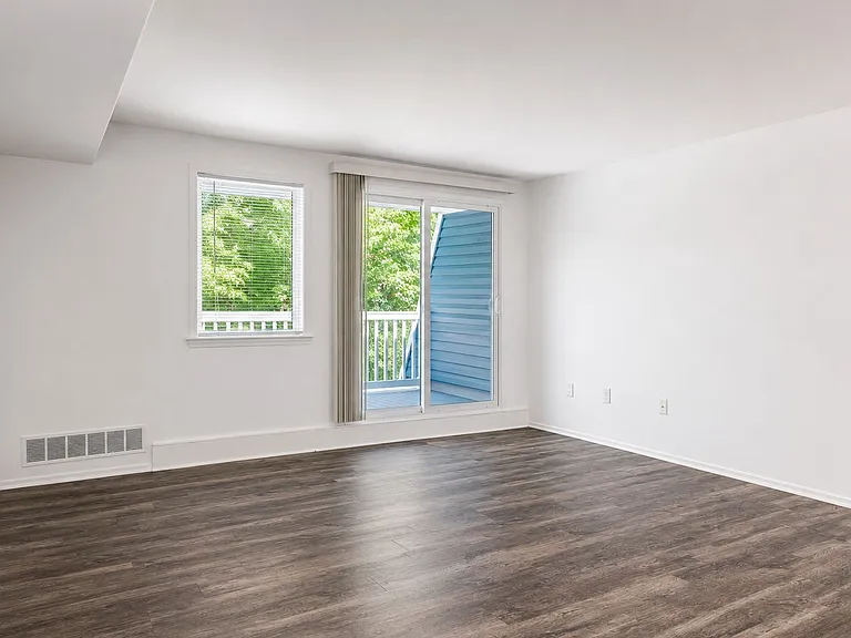 The Cascades Apartments and Townhomes — Photo 2