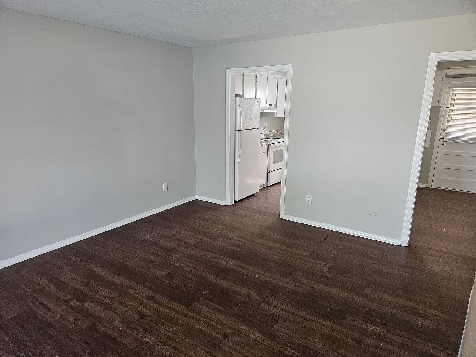 2 bed, 1.5 bath, 1100 sqft, $750 — Photo 2