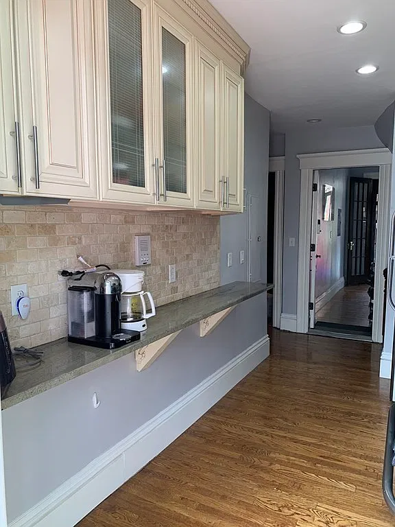 4 bed, $6,900 — Photo 2